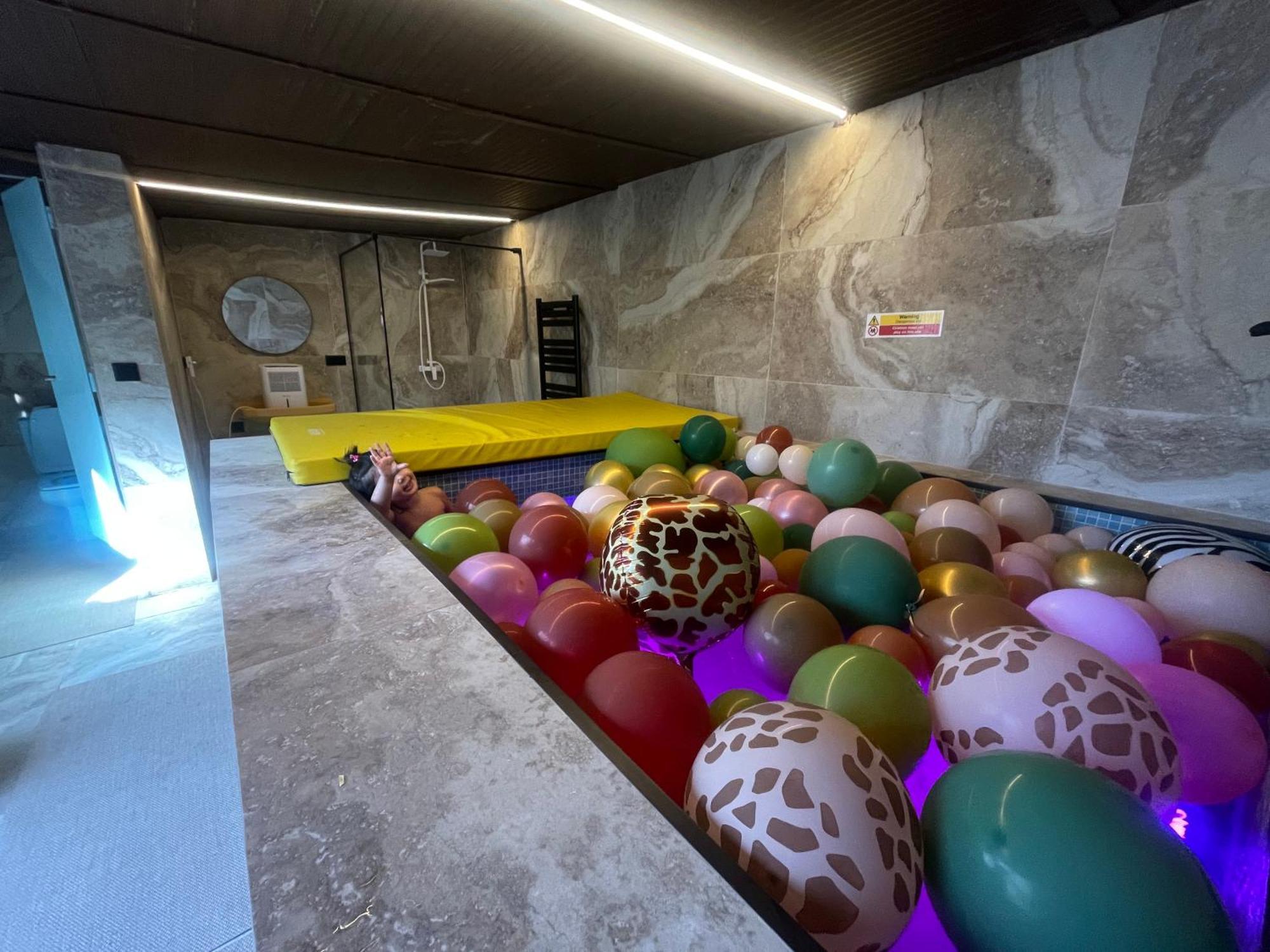 Hearts & Ponies Apartamentos Con Piscinas Privadas Cerca De La Warner Chinchón Eksteriør billede
